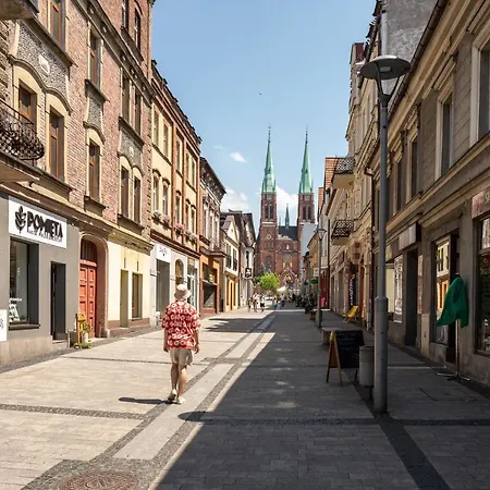 Platinum 8 アパート *